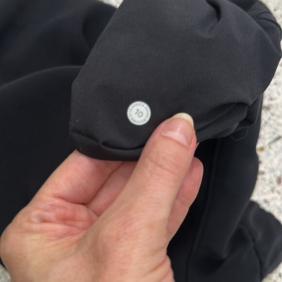 Lululemon On the Fly Crop pants drawstring black 10 woven - Picture 6 of 9